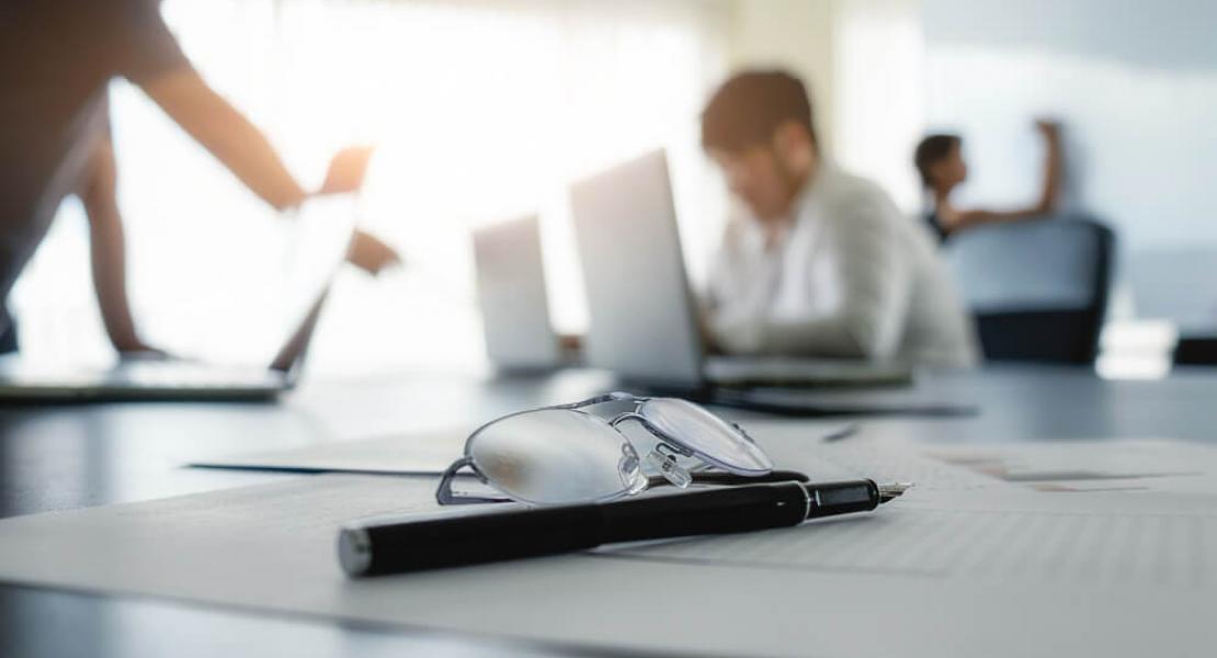 courtier en placements financiers en image